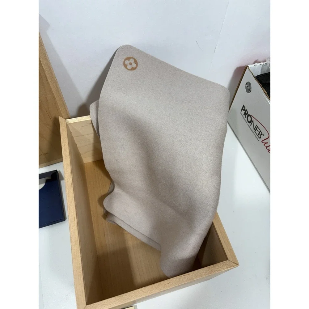 Louis Vuitton 2023 autumn monogram candle stickers & wooden box set NO Candle***